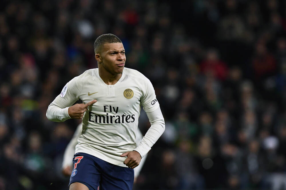 恋人之间六种微妙肢体语言，揭示真实关系状态